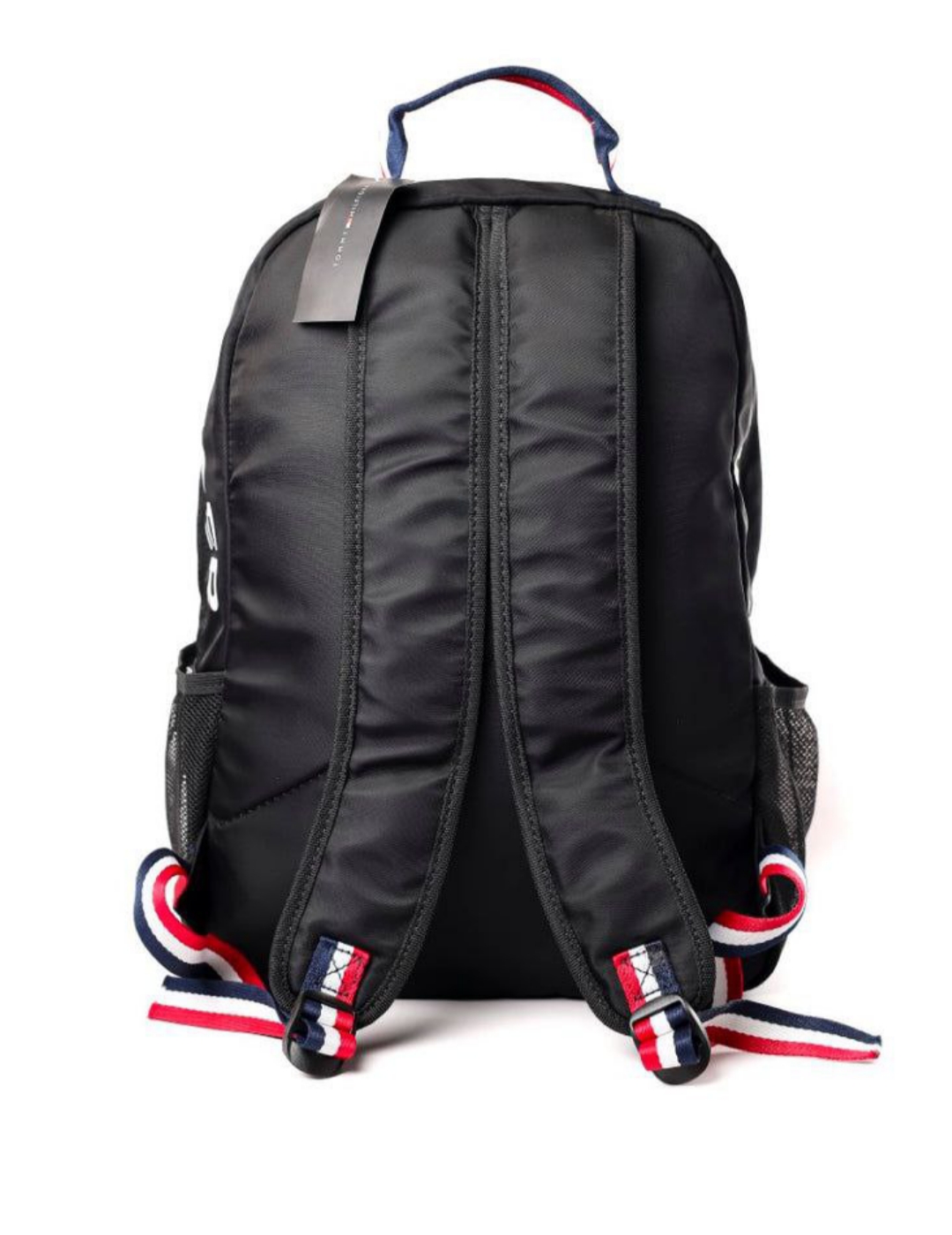 شنطة ظهر ماركة TOMMY HILFIGER مصنوعه من قماش أكسفورد 2 سوستة رئيسية وسوستة فرعية و2جيب جانبين الشنطة مبطنة من الداخل وسوستة معدن للمتانة.