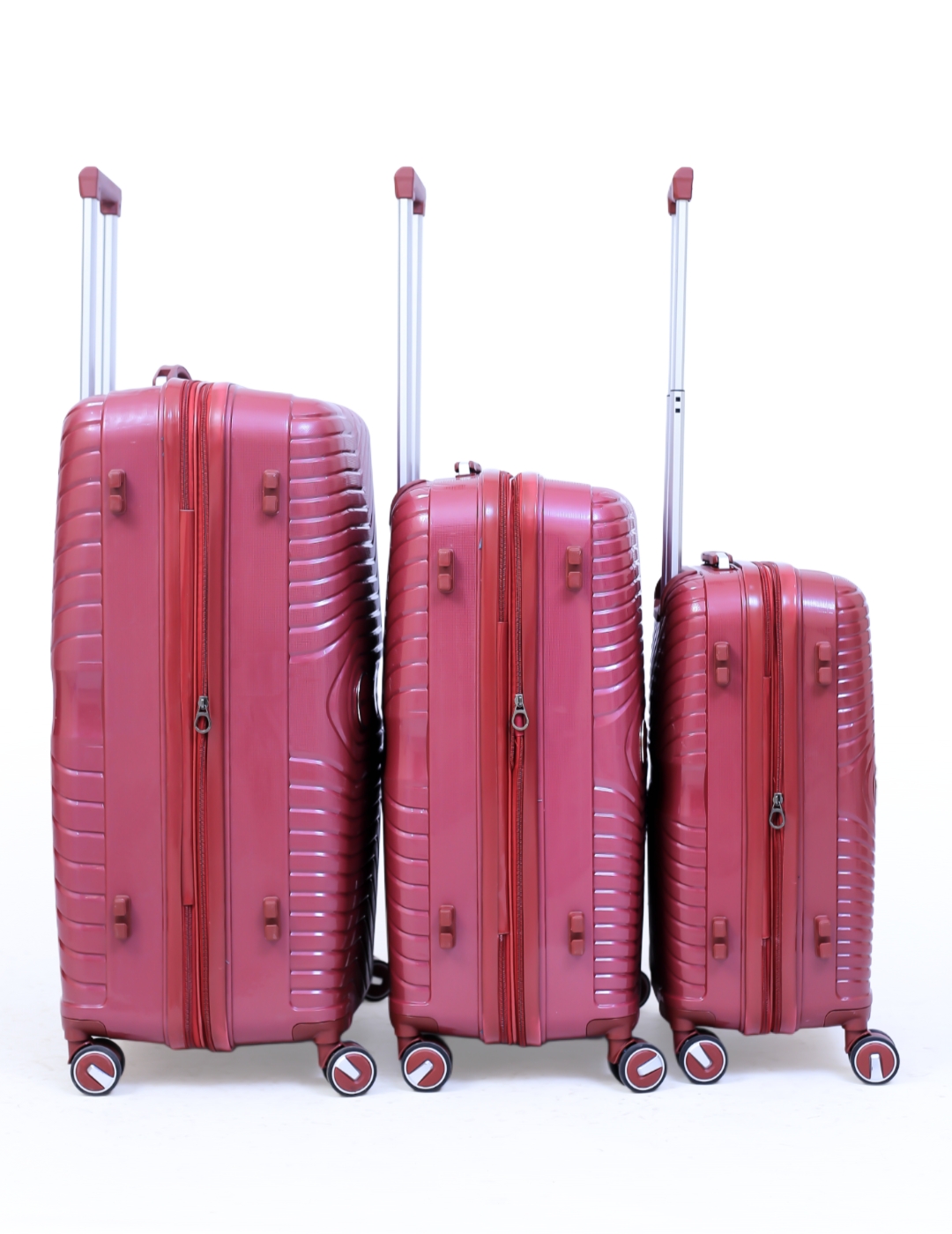 طقم شنط  سفر سيليكون ضد الكسر ماركة ميلانو مصنوع من مادة (Polycarbonate) مكون من ثلاث مقاسات 22 26 30